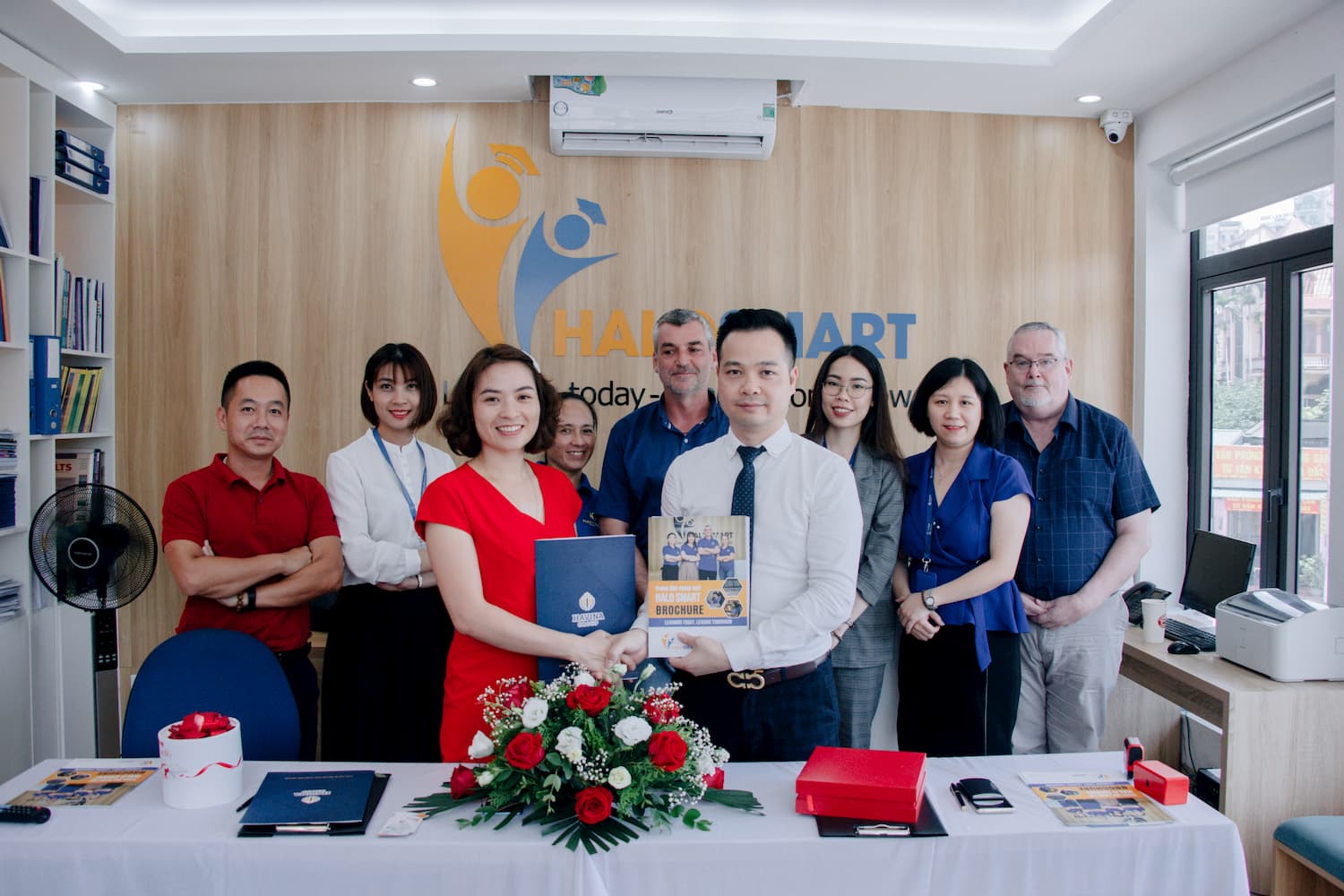Buổi lễ ký kết chương trình hợp tác Havina Group và Halo Smart